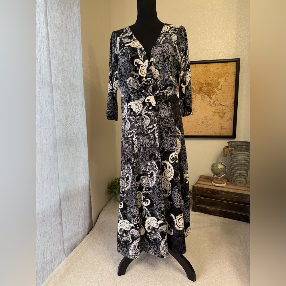 Haani black white paisley v-neck dress